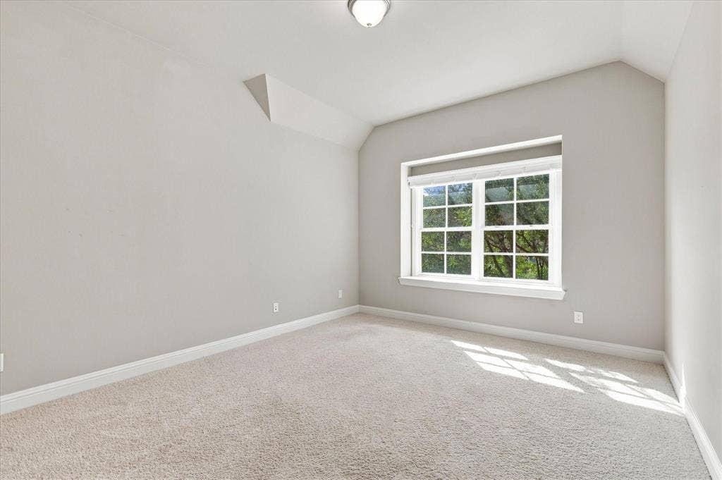 6200 Corsica Way, Plano, TX 75024 Upstairs bedroom with walk-in closet