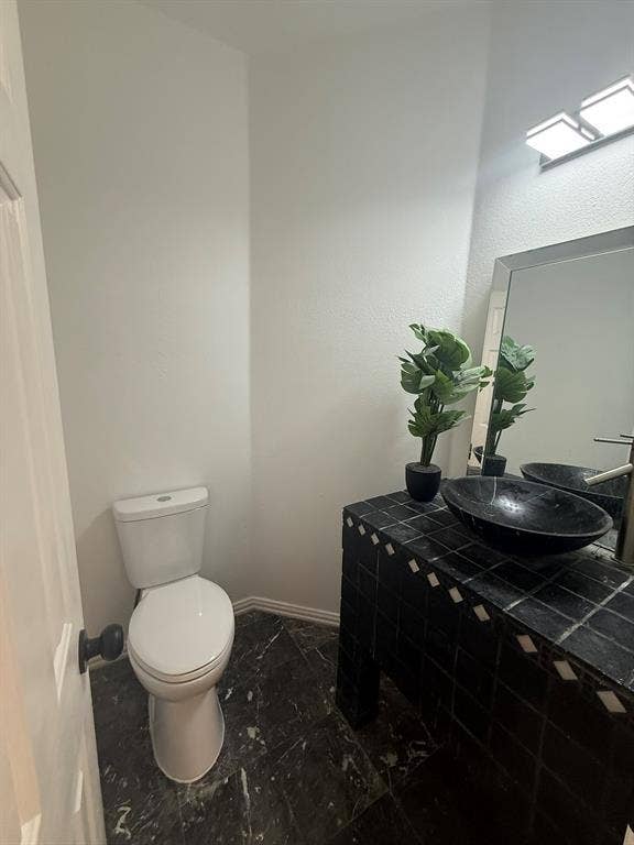 10017 Dryden Lane, Plano, TX 75025 Half bath downstairs.