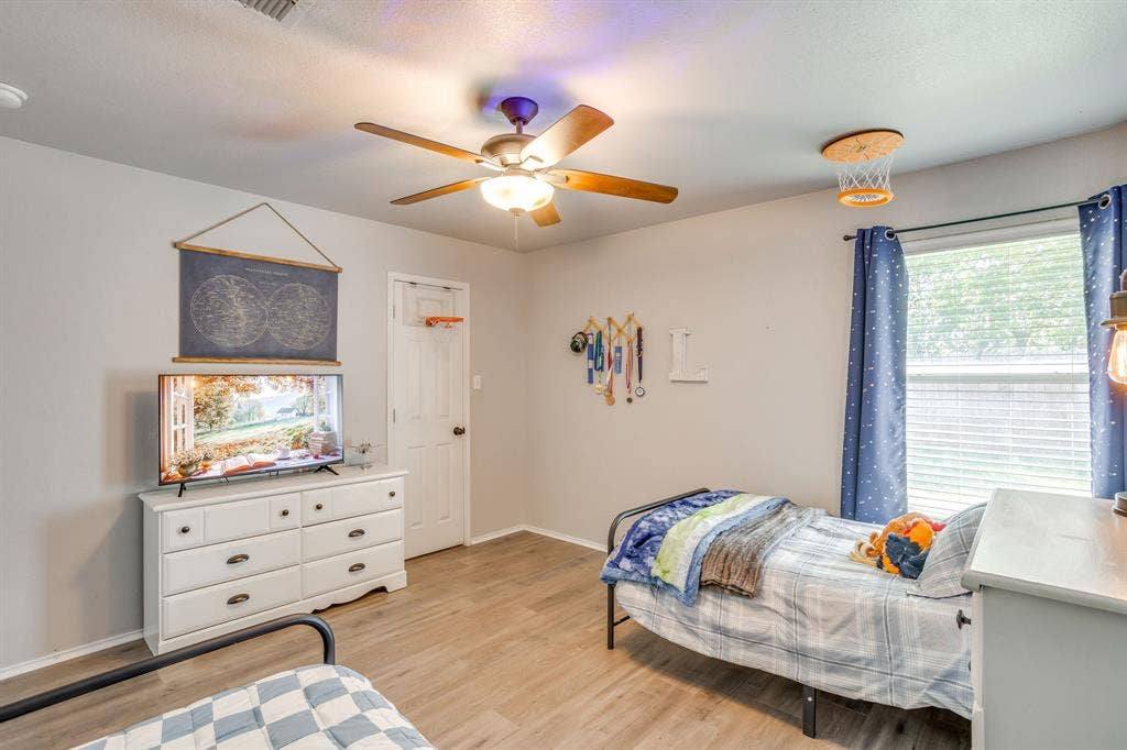4002 Sapphire Lane, Granbury, TX 76049 4002 Sapphire Lane, Granbury, TX 76049