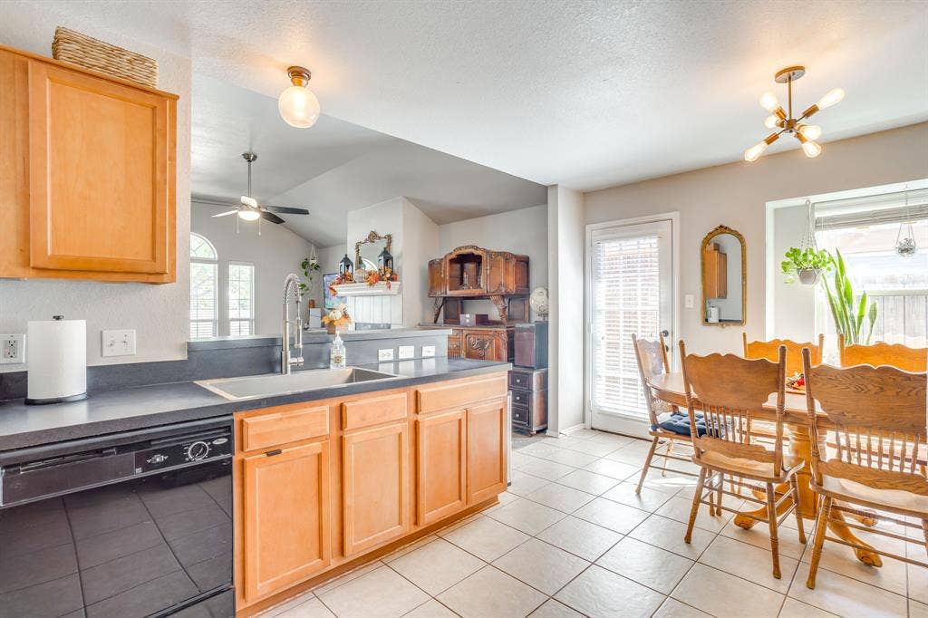 4002 Sapphire Lane, Granbury, TX 76049 4002 Sapphire Lane, Granbury, TX 76049