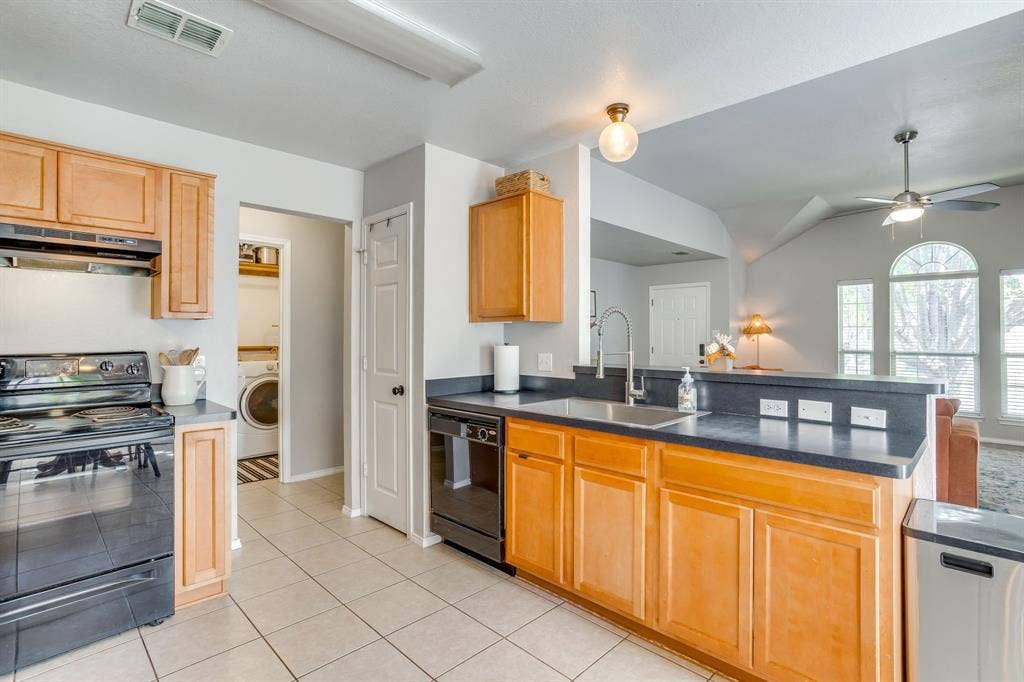4002 Sapphire Lane, Granbury, TX 76049 4002 Sapphire Lane, Granbury, TX 76049