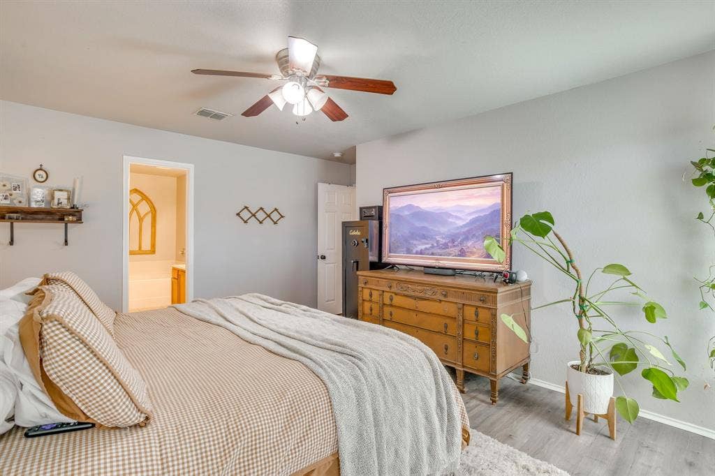 4002 Sapphire Lane, Granbury, TX 76049 4002 Sapphire Lane, Granbury, TX 76049