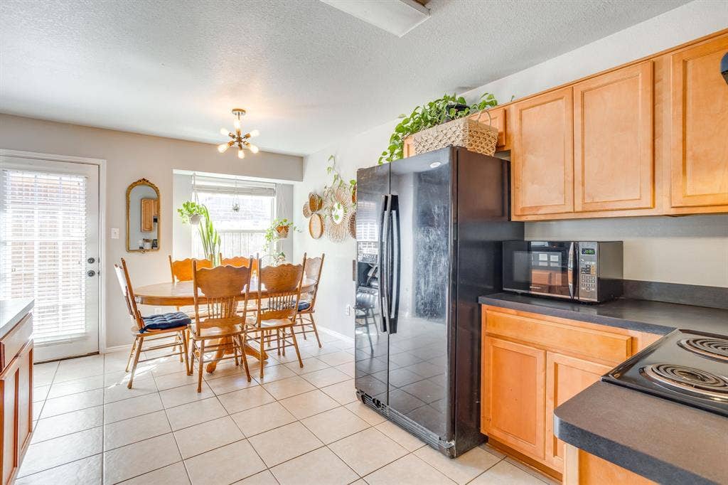 4002 Sapphire Lane, Granbury, TX 76049 4002 Sapphire Lane, Granbury, TX 76049