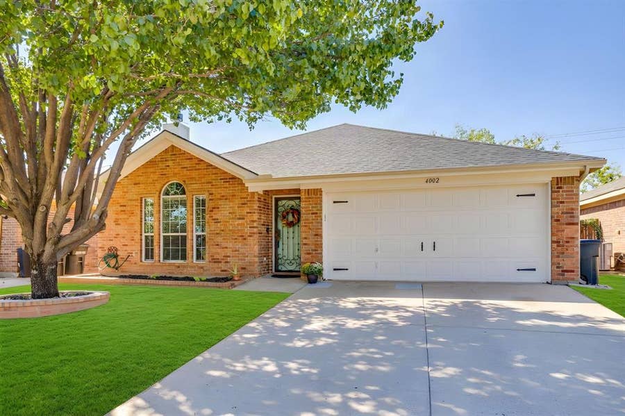 Property photo for 4002 Sapphire Lane, Granbury, TX