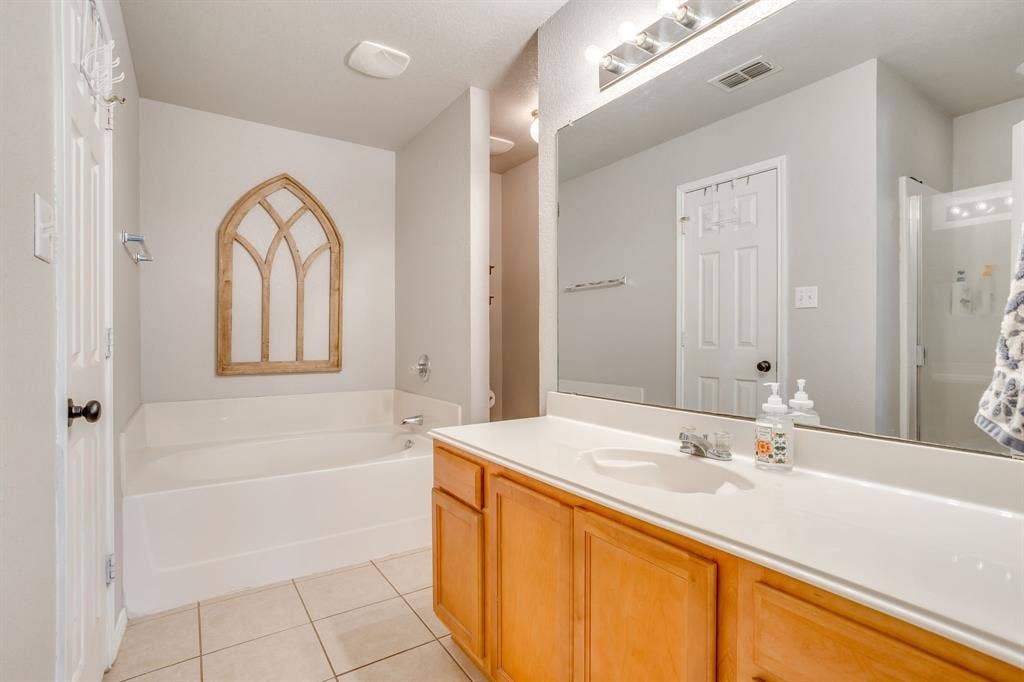 4002 Sapphire Lane, Granbury, TX 76049 4002 Sapphire Lane, Granbury, TX 76049