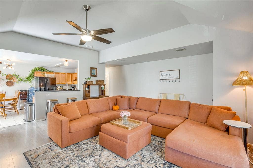 4002 Sapphire Lane, Granbury, TX 76049 4002 Sapphire Lane, Granbury, TX 76049