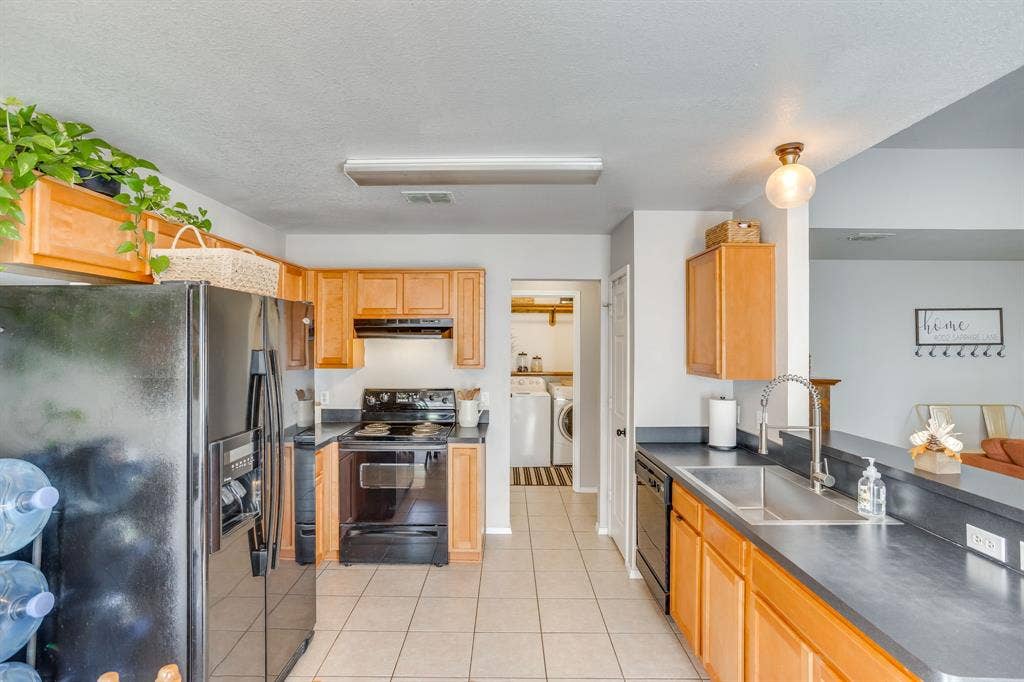 4002 Sapphire Lane, Granbury, TX 76049 4002 Sapphire Lane, Granbury, TX 76049
