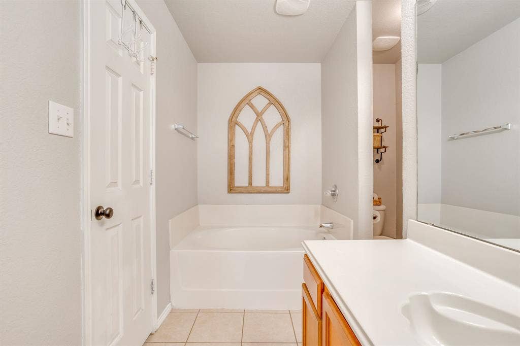 4002 Sapphire Lane, Granbury, TX 76049 4002 Sapphire Lane, Granbury, TX 76049