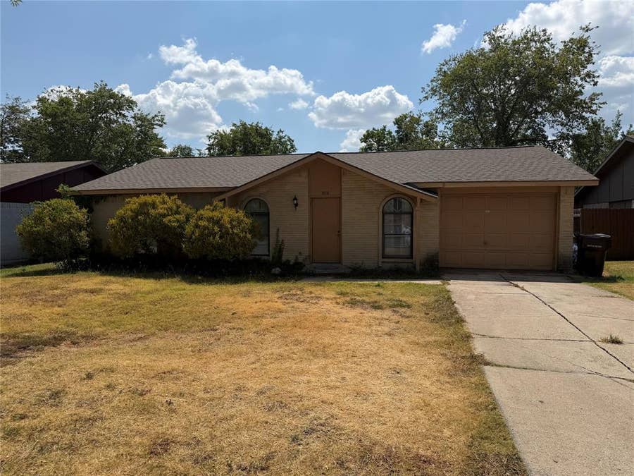 Property photo for 1816 Williamsburg Drive, Plano, TX