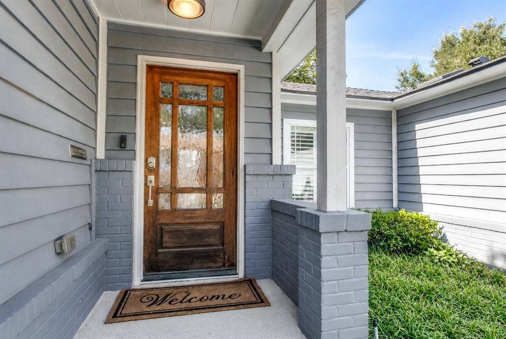 6507 Starling Circle, Dallas, TX 75209 Front door and porch