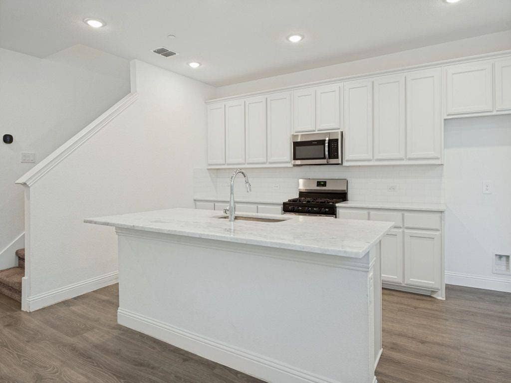1024 Thomas Place, Carrollton, TX 75006 1024 Thomas Place, Carrollton, TX 75006