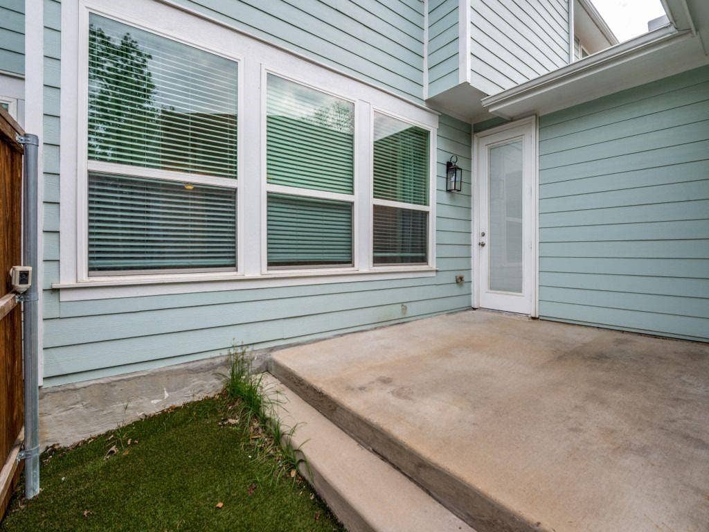 1024 Thomas Place, Carrollton, TX 75006 1024 Thomas Place, Carrollton, TX 75006
