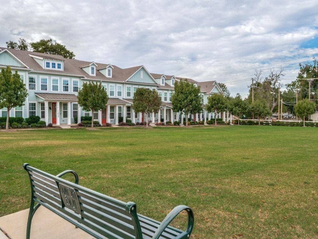 1024 Thomas Place, Carrollton, TX 75006 1024 Thomas Place, Carrollton, TX 75006