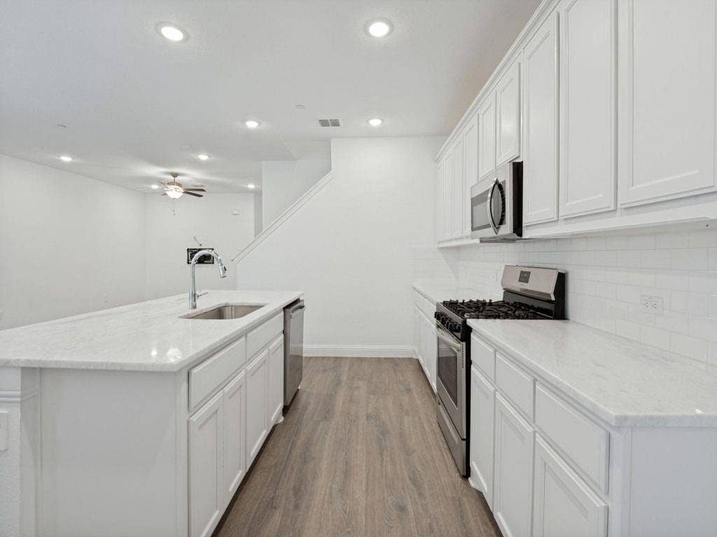 1024 Thomas Place, Carrollton, TX 75006 1024 Thomas Place, Carrollton, TX 75006