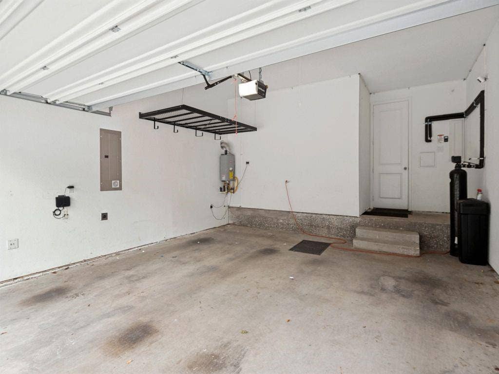 1024 Thomas Place, Carrollton, TX 75006 1024 Thomas Place, Carrollton, TX 75006
