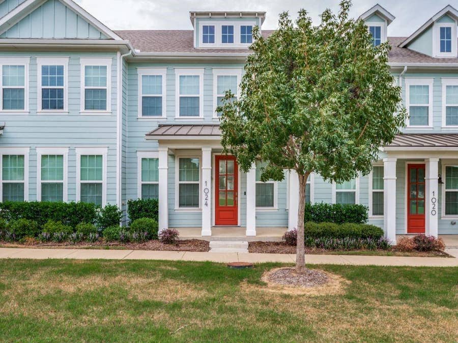 Property photo for 1024 Thomas Place, Carrollton, TX