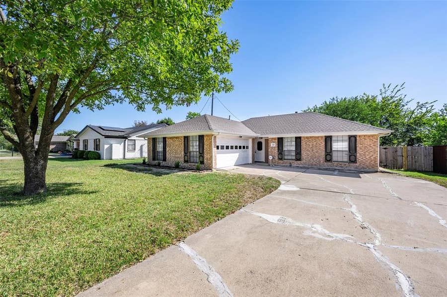 Property photo for 109 E Willow Lane, Princeton, TX