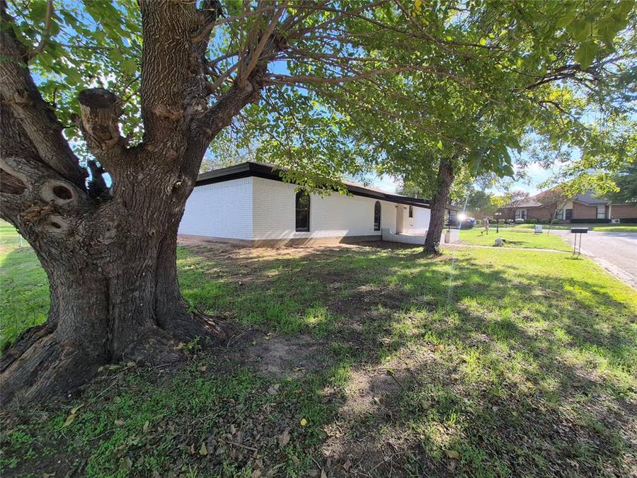 Property photo for 2029 Roberts Drive, Granbury, TX