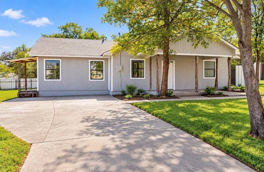 Property photo for 511 SW 3rd Street, Mineral Wells, TX