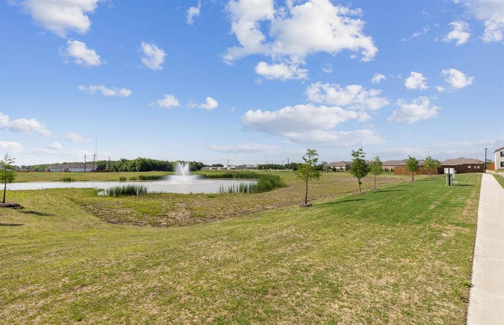 1056 Clear Dusk Lane, Forney, TX 75126 Community green space by the pond