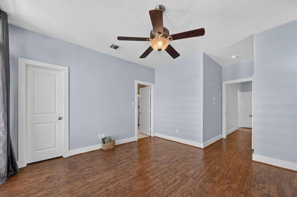 Plenty of room in primary bedroom