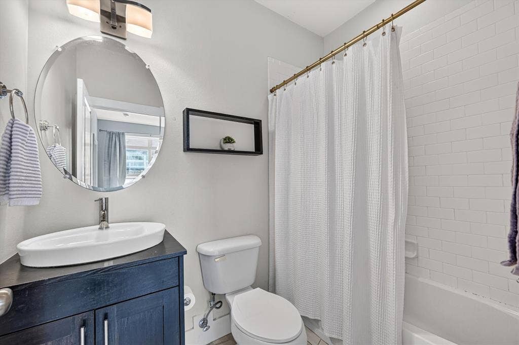 secondary ensuite bath