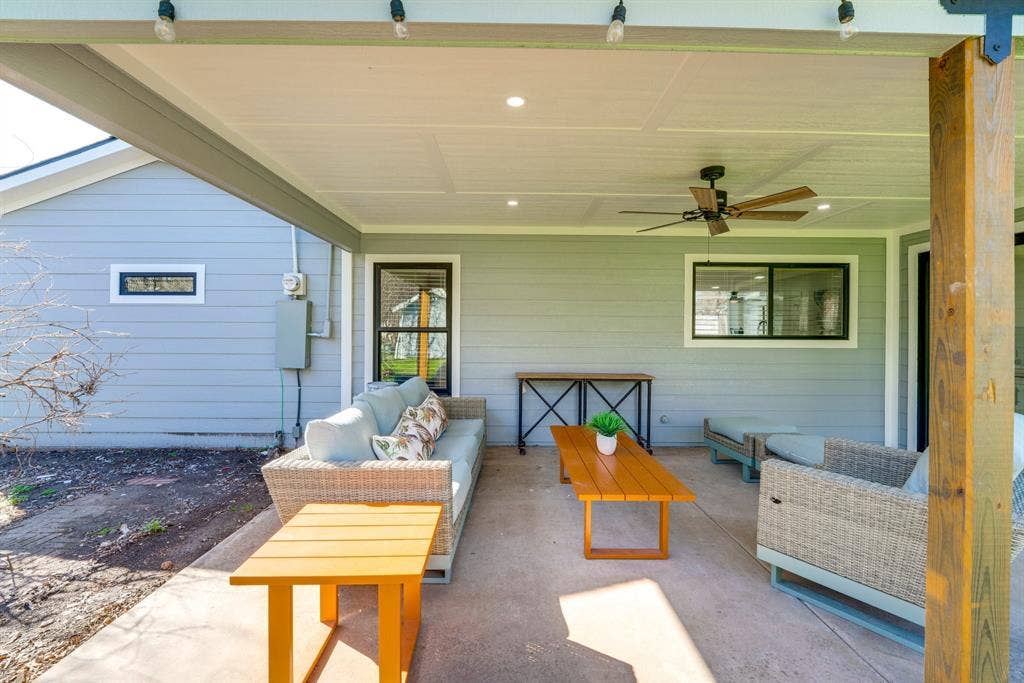 Covered patio featuring a concrete floor, horizontal lap siding, recessed lighting, and a ceiling fan