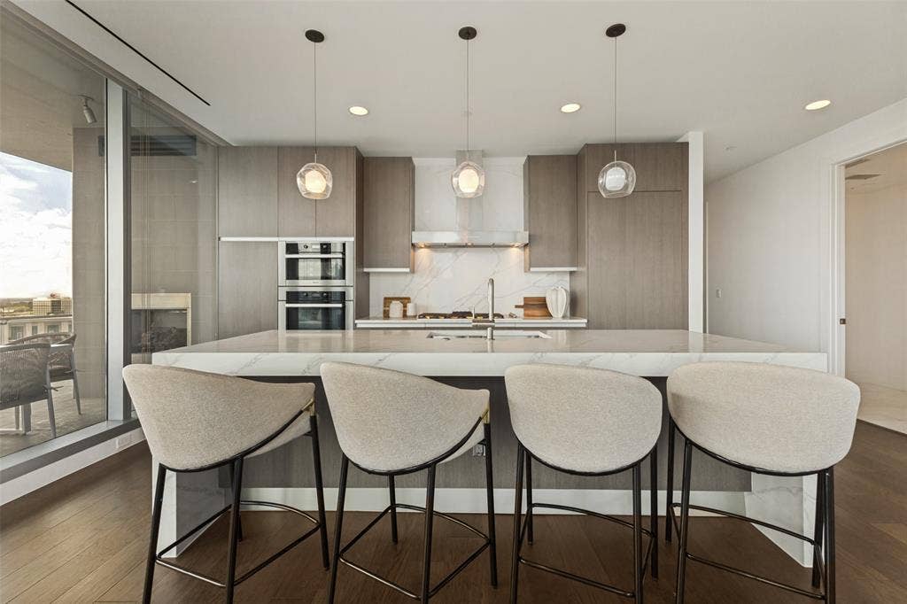 3130 N Harwood Street, #1701, Dallas, TX 75202 3130 N Harwood Street, #1701, Dallas, TX 75202