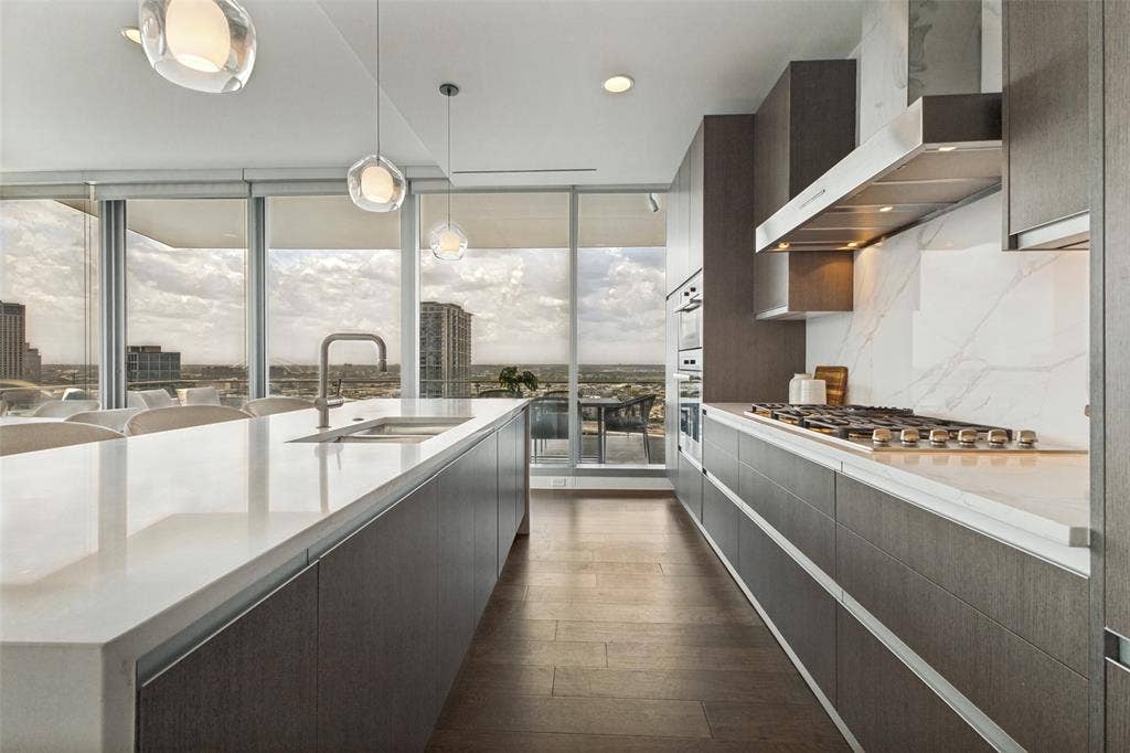 3130 N Harwood Street, #1701, Dallas, TX 75202 3130 N Harwood Street, #1701, Dallas, TX 75202