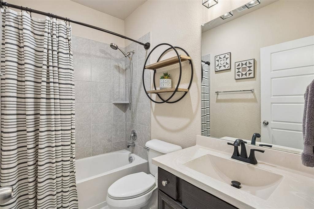 1321 Meridian Drive, Forney, TX 75126 Full bathroom featuring a shower-tub combination