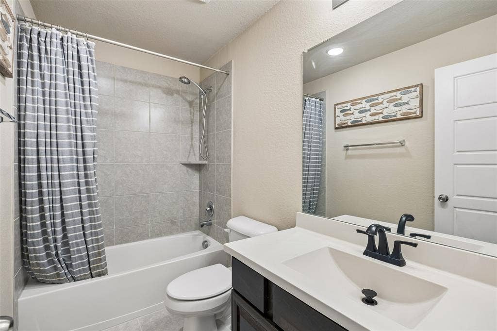 1321 Meridian Drive, Forney, TX 75126 Full bathroom upstairs has a tub-shower combo