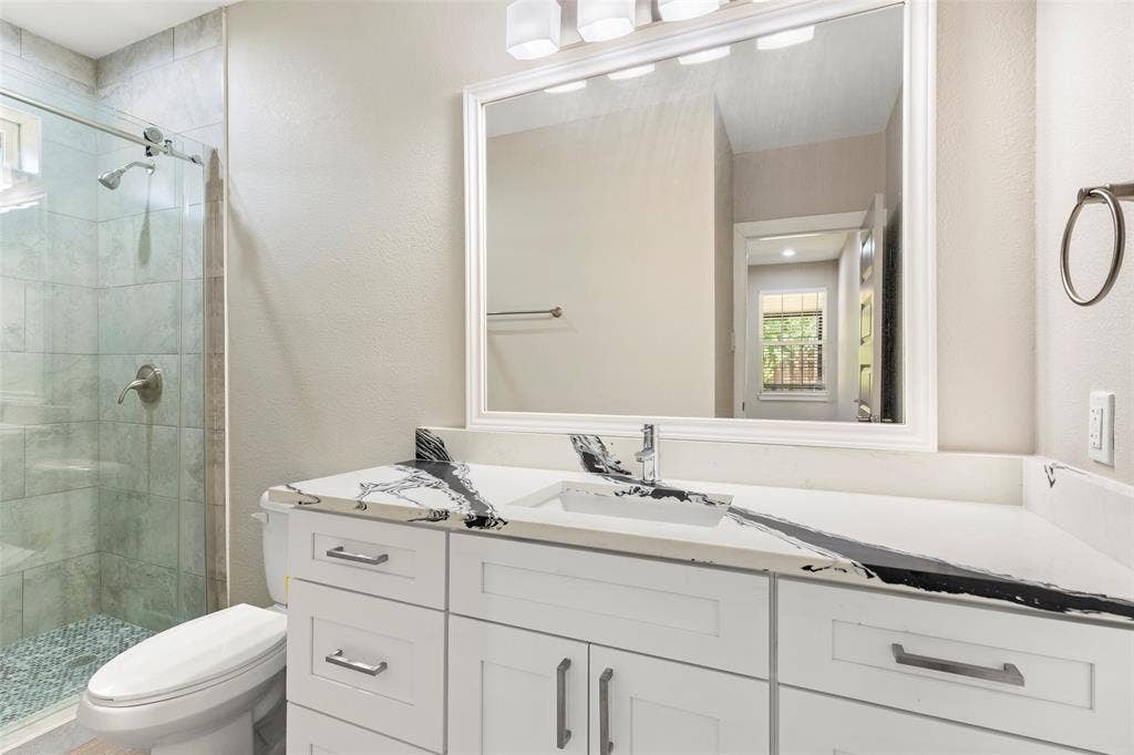 604 S Fitzhugh Avenue, Dallas, TX 75223 604 S Fitzhugh Avenue, Dallas, TX 75223
