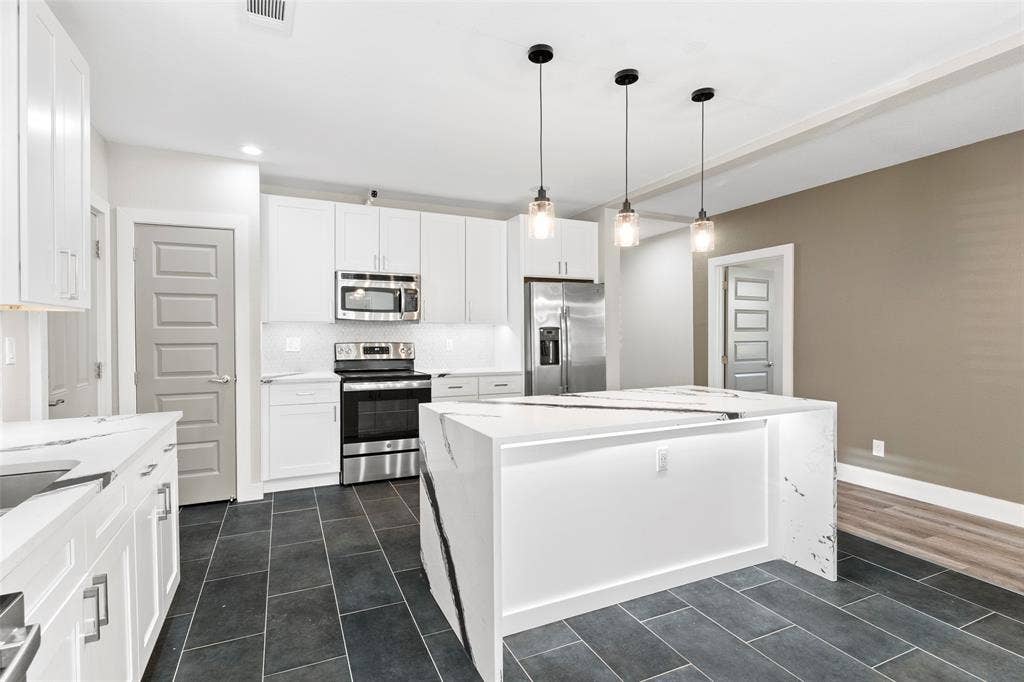 604 S Fitzhugh Avenue, Dallas, TX 75223 604 S Fitzhugh Avenue, Dallas, TX 75223