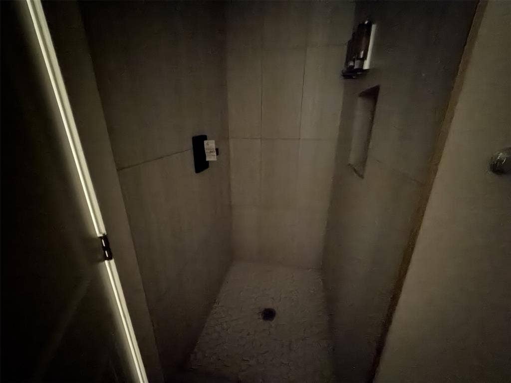 Upstairs walk-in shower