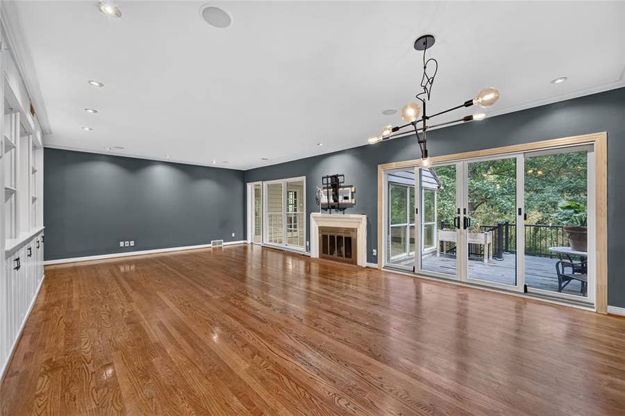 Property photo for 2518 Maple Springs Boulevard, Dallas, TX