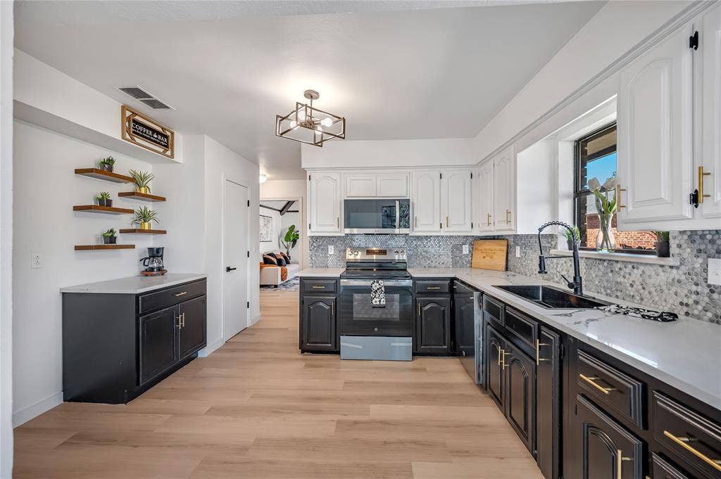 3106 University Drive, Rowlett, TX 75088 3106 University Drive, Rowlett, TX 75088