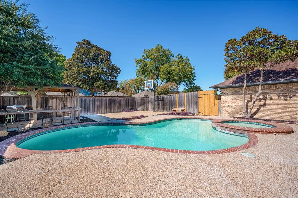 3106 University Drive, Rowlett, TX 75088 3106 University Drive, Rowlett, TX 75088