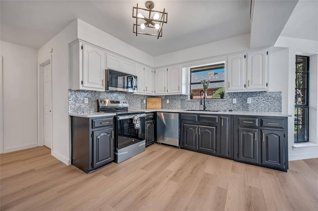 3106 University Drive, Rowlett, TX 75088 3106 University Drive, Rowlett, TX 75088