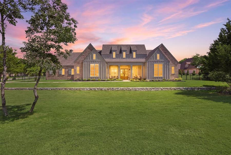 Property photo for 425 Abagail Lane, Van Alstyne, TX