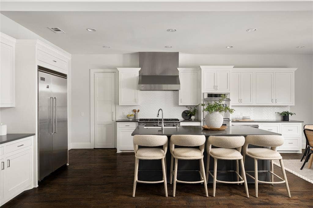 5517 Charlestown Drive, Dallas, TX 75230 5517 Charlestown Drive, Dallas, TX 75230