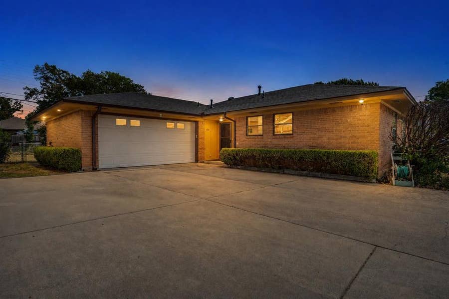 Property photo for 303 Merribrook Trail, Duncanville, TX