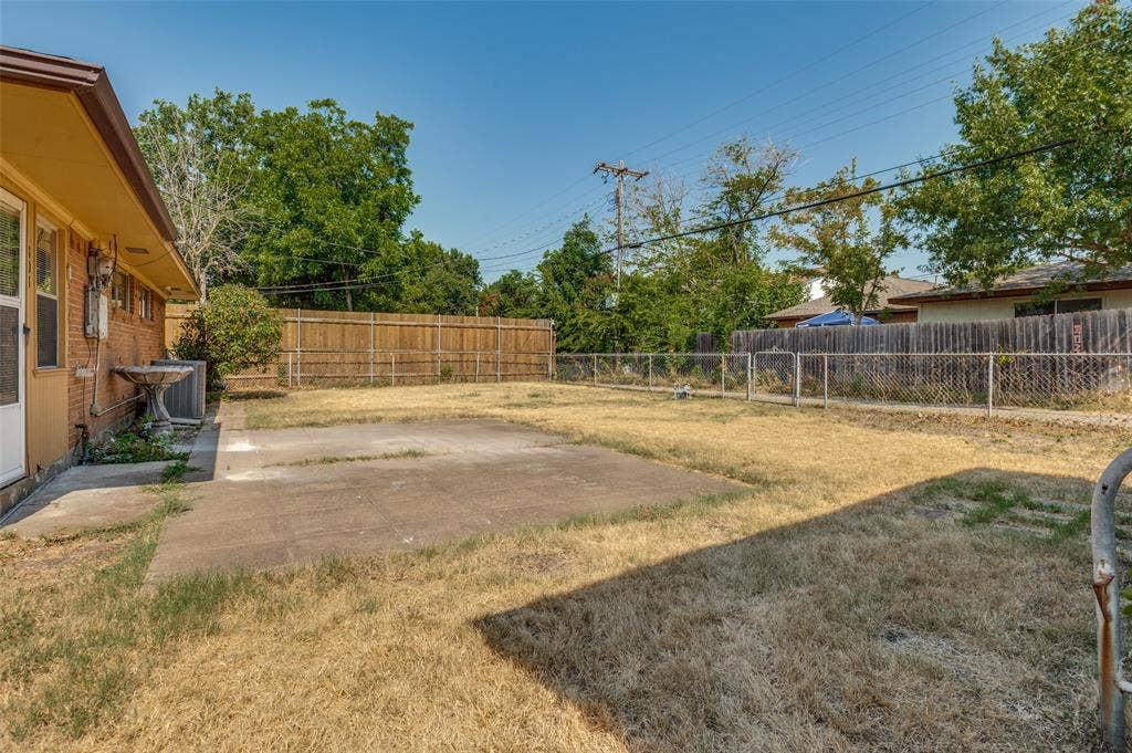 303 Merribrook Trail, Duncanville, TX 75116