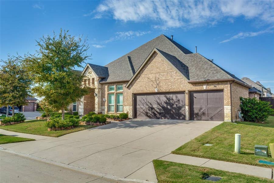 Property photo for 141 Kingsbury Lane, Prosper, TX