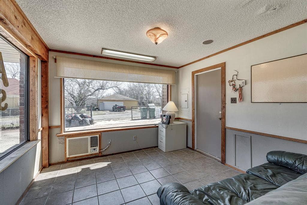402 W Belt Line Road, Cedar Hill, TX 75104 402 W Belt Line Road, Cedar Hill, TX 75104