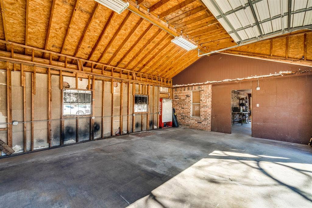 402 W Belt Line Road, Cedar Hill, TX 75104 402 W Belt Line Road, Cedar Hill, TX 75104