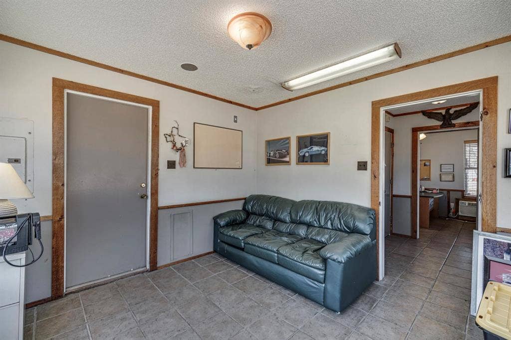 402 W Belt Line Road, Cedar Hill, TX 75104 402 W Belt Line Road, Cedar Hill, TX 75104