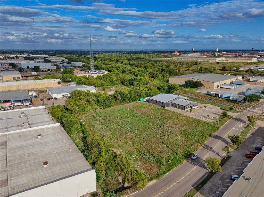 TBD Schroeder Drive, Waco, TX 76710 Cleared rectangular parcel featuring street-level accessibility and dense perimeter vegetation