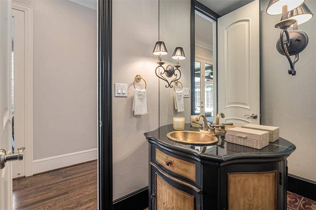 7404 Glen Albens Circle, Dallas, TX 75225 7404 Glen Albens Circle, Dallas, TX 75225