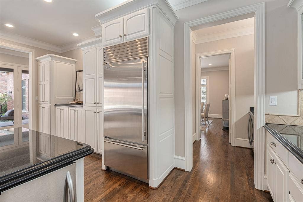7404 Glen Albens Circle, Dallas, TX 75225 7404 Glen Albens Circle, Dallas, TX 75225