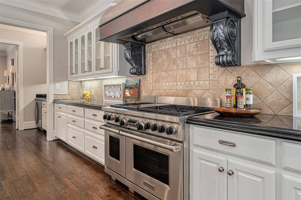 7404 Glen Albens Circle, Dallas, TX 75225 7404 Glen Albens Circle, Dallas, TX 75225